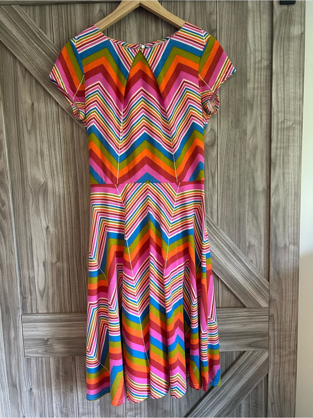 ✨ Stunning Vintage-Inspired ModCloth Rainbow Chevron Midi Dress! ✨